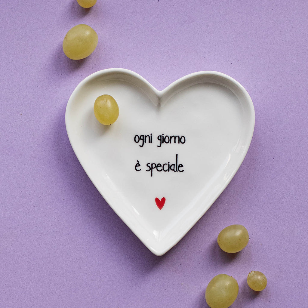 Set 2 piatti cuore Ogni giorno è speciale