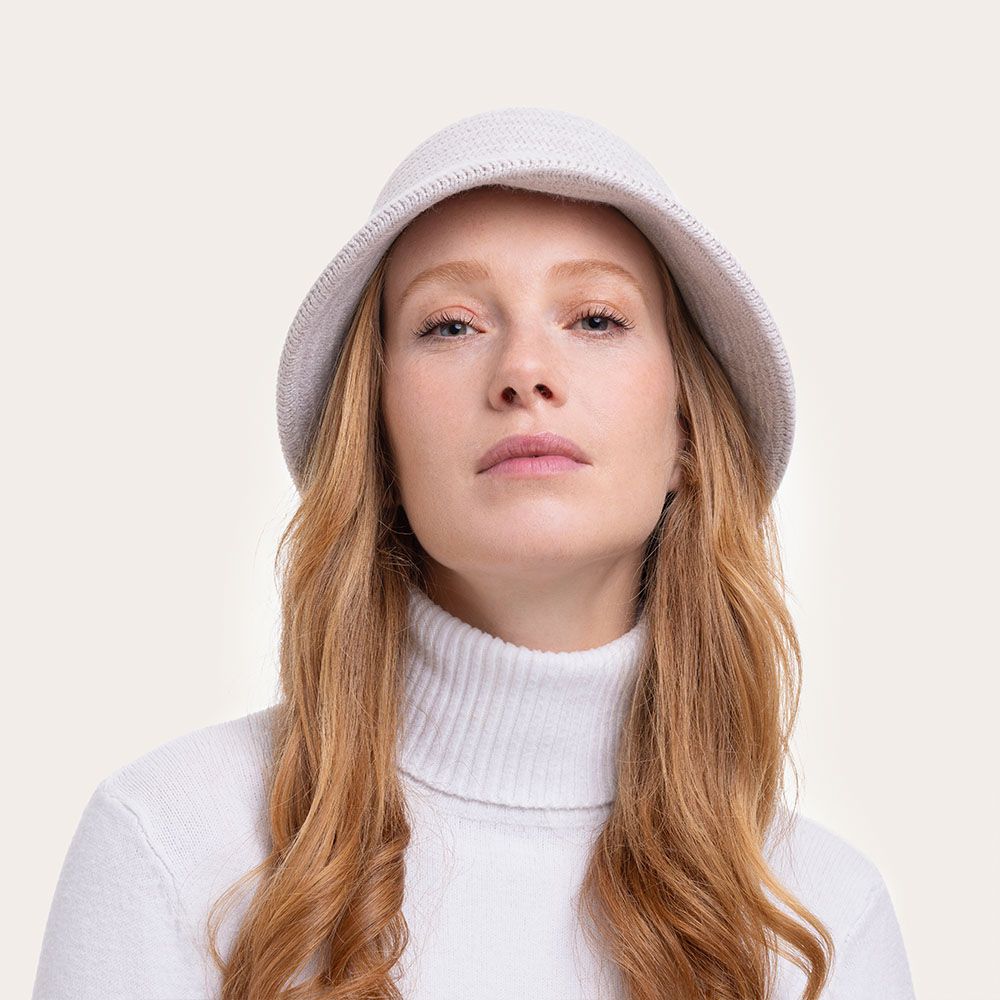 Cappello cloche regolabile