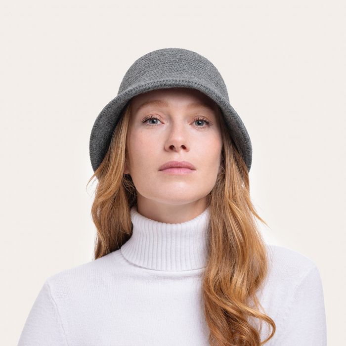 Cappello cloche regolabile