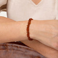 Bracciale elastico beads irregolari - ambra scura